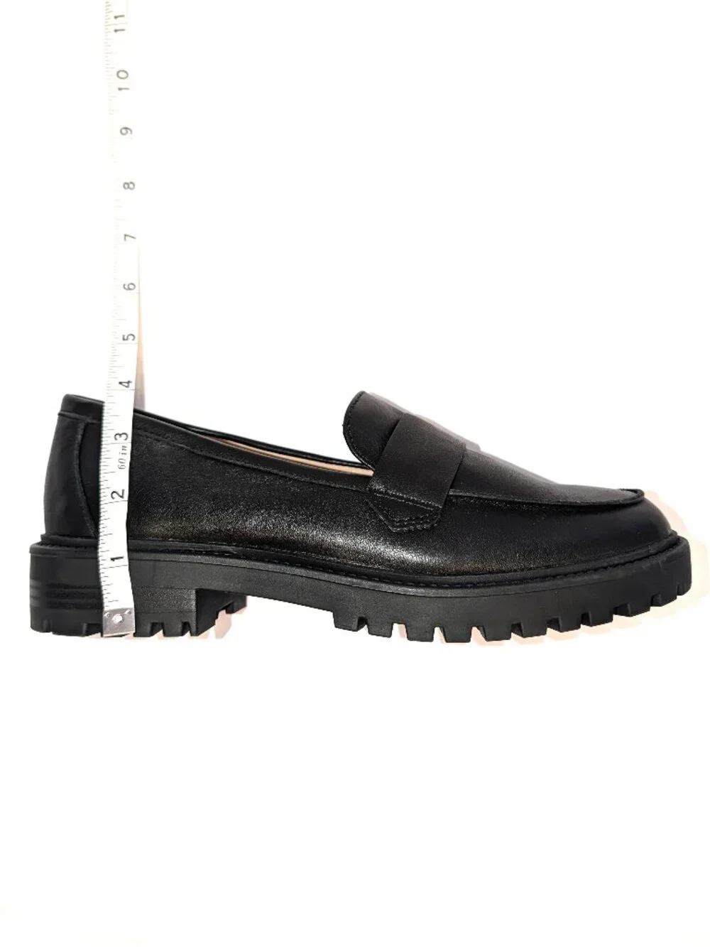 NWOT Banana Republic | Leather Vee Strap Lugg Sole Black Loafers | Size 8.5